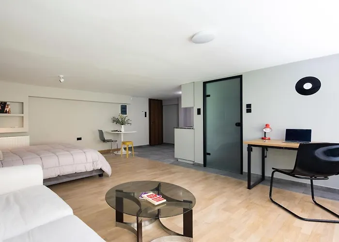 Newly Cosy Renovated Apartment Downtown